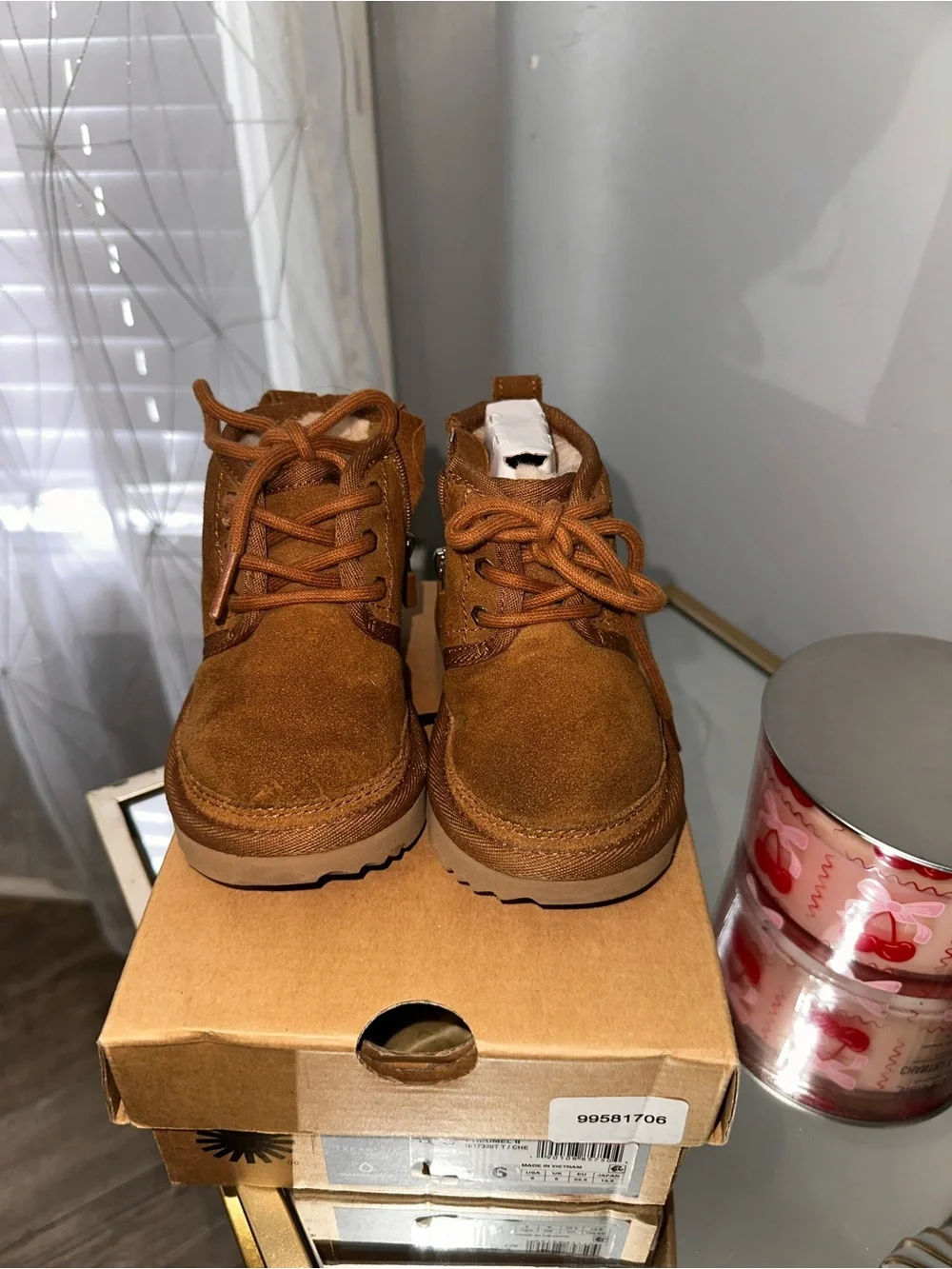 UGGS
